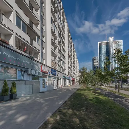 Financial Center Serviced P&o Apartment *